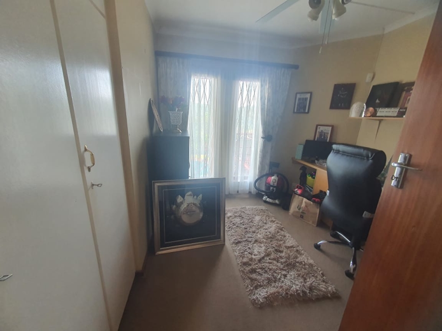 To Let 5 Bedroom Property for Rent in Beacon Bay Eastern Cape